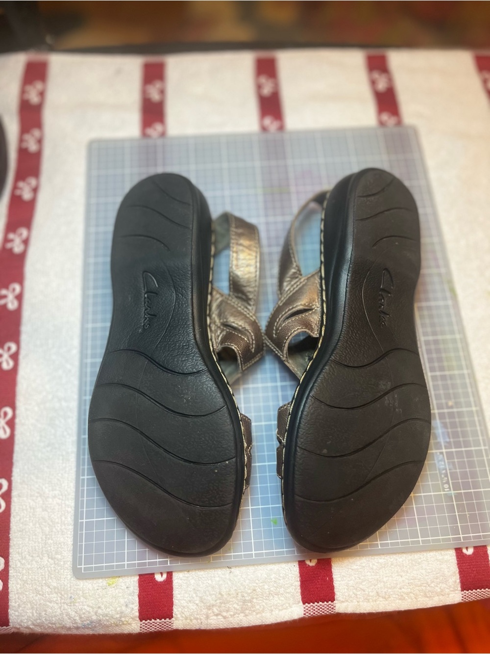 Clarks Cushion Soft, Size: 6, Metallic Bronze Leather Sandals - Picture 6 of 6